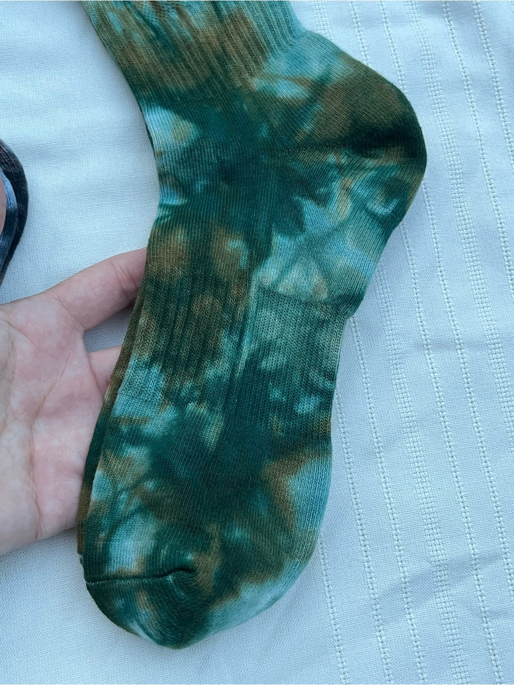 The North Face Men's Tie-Dye Hiking Crew Socks in Black & Green 2 Pairs - Picture 8 of 13